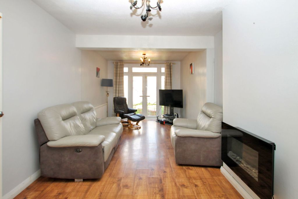 Property photo 2 of 9