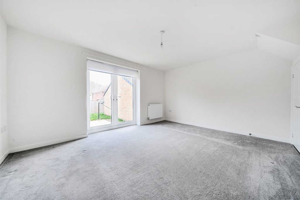 Property photo 3 of 7 Living Room