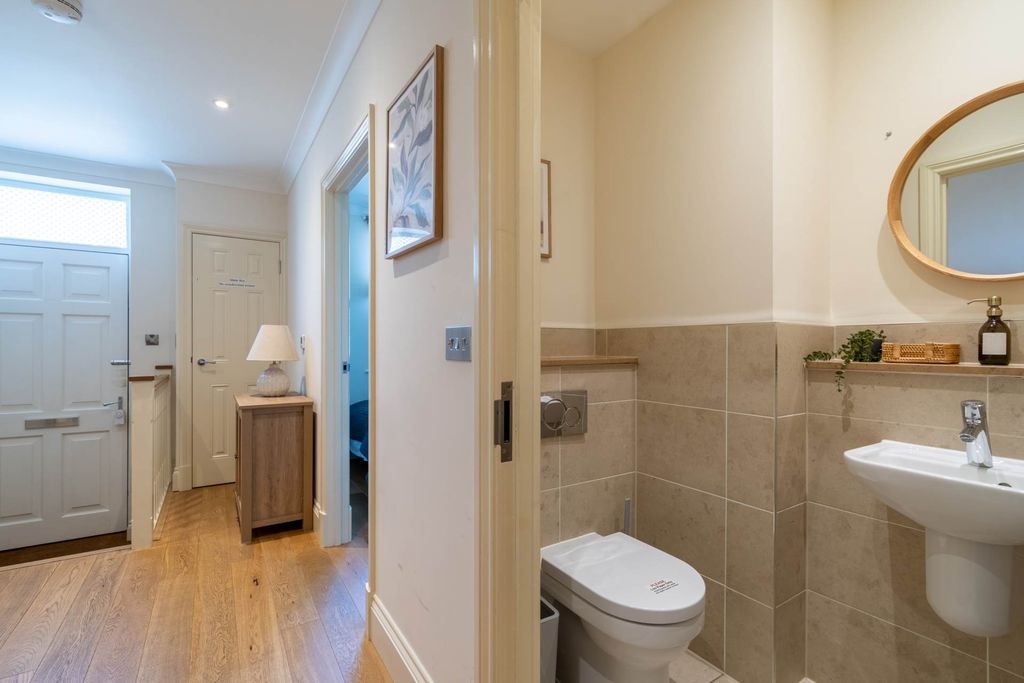 Property photo 3 of 25