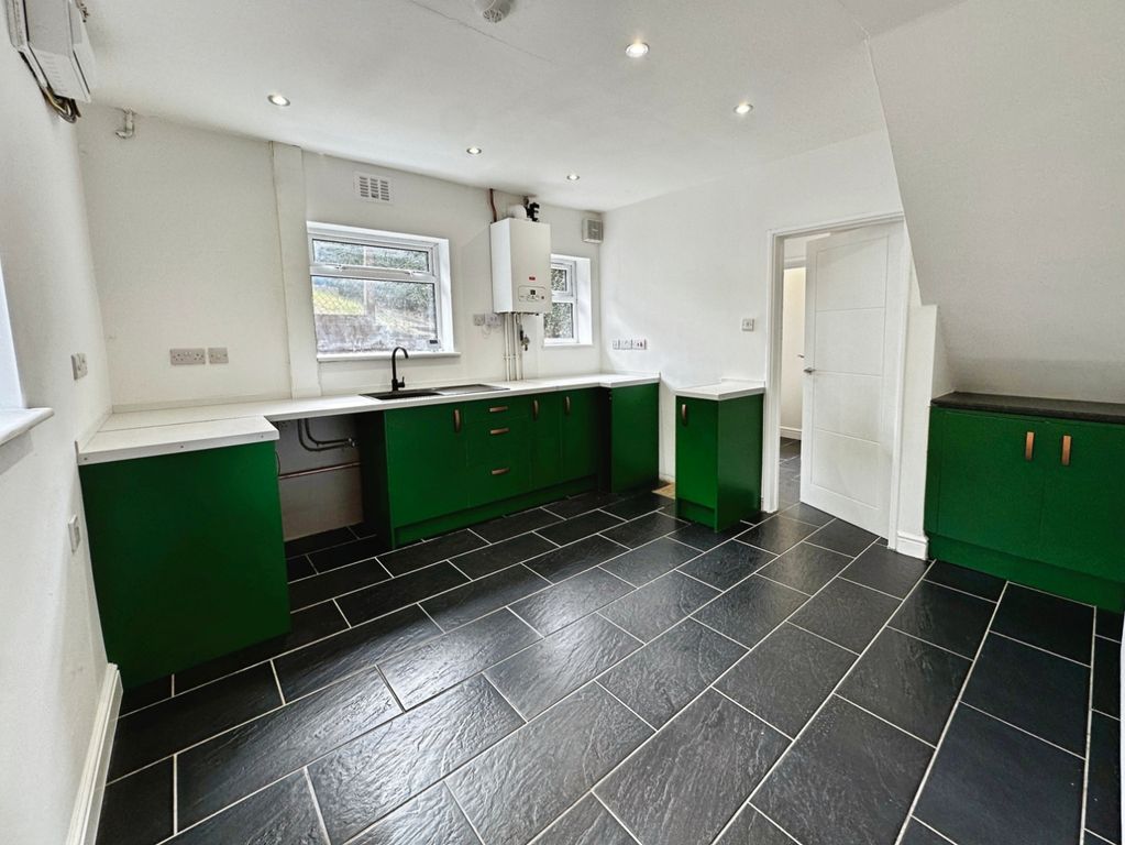 Property photo 3 of 20 Kitchen