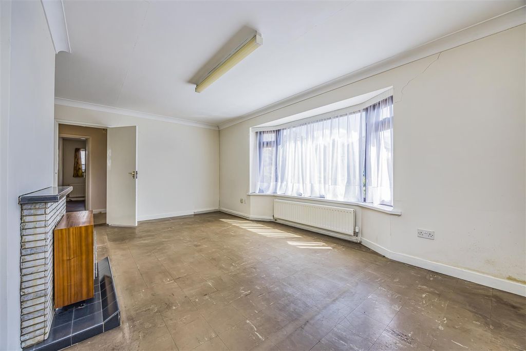 Property photo 2 of 11 Clovelly Road, Emsworth-Porticomarketing-Nexa-11.J
