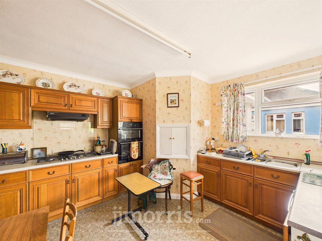 Property photo 3 of 32