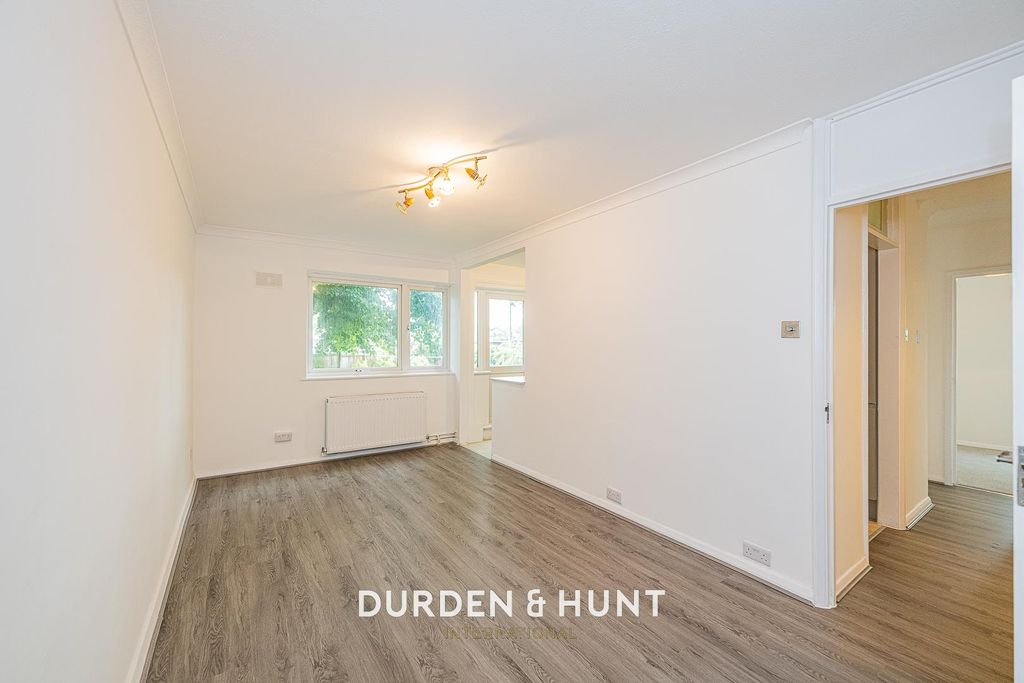 Property photo 2 of 18 Oakside-11.Jpg