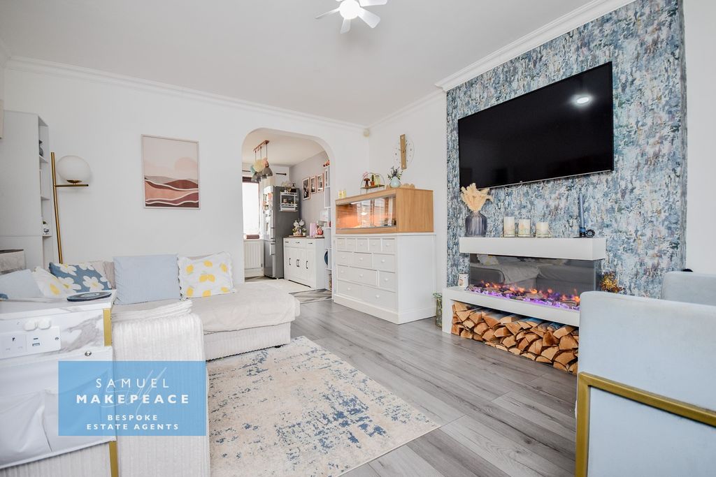 Property photo 2 of 19 Gallery