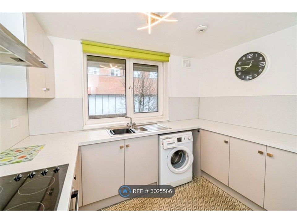 Property photo 3 of 9 Kitchen