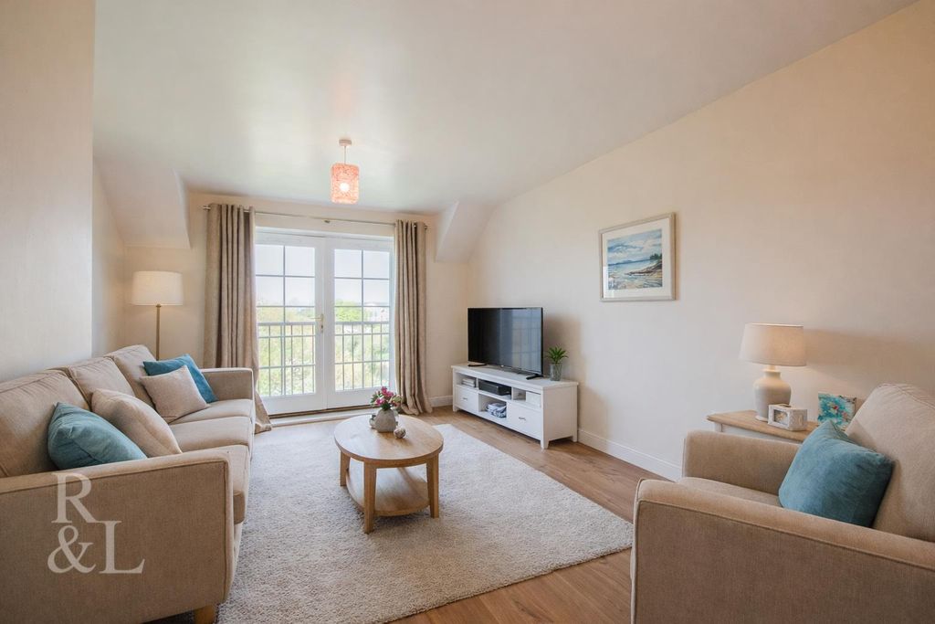 Property photo 2 of 14 216Fb645-8511-48d8-871F-1465cd29F300.Png