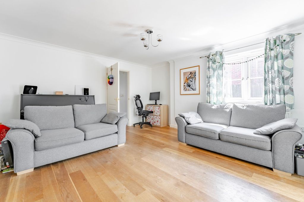 Property photo 3 of 16