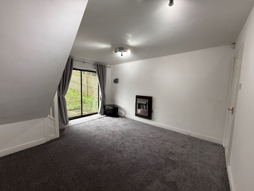 Property photo 3 of 9 Photo 3