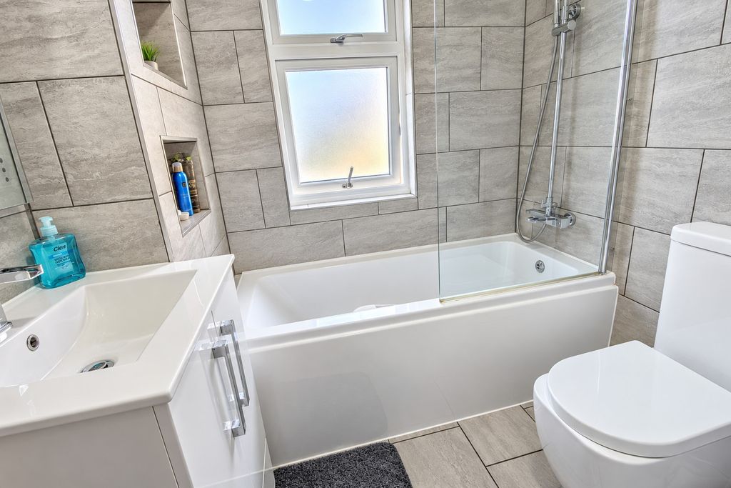 Property photo 3 of 15 Bathroom