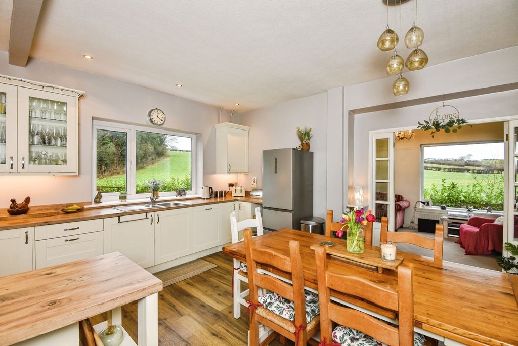 Property photo 2 of 24 Kitchen Diner
