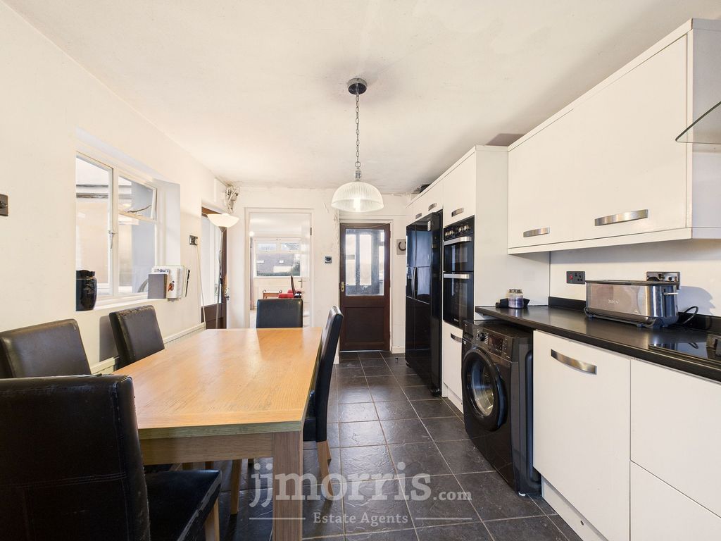 Property photo 3 of 12 Kitchen