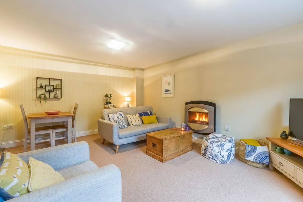 Property photo 3 of 19