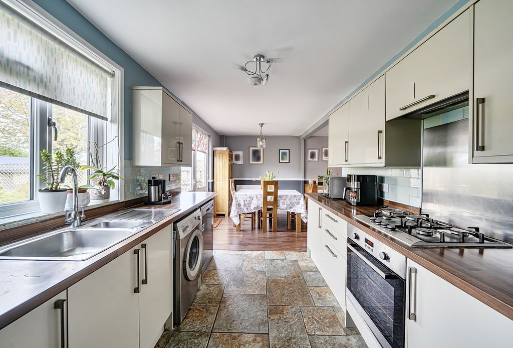 Property photo 3 of 11 1441437-7-69d7942...