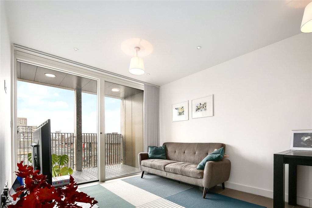 Property photo 1 of 13 Living Room