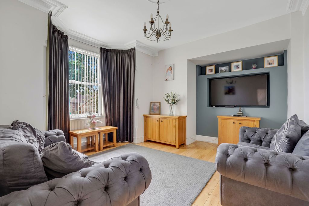 Property photo 2 of 31