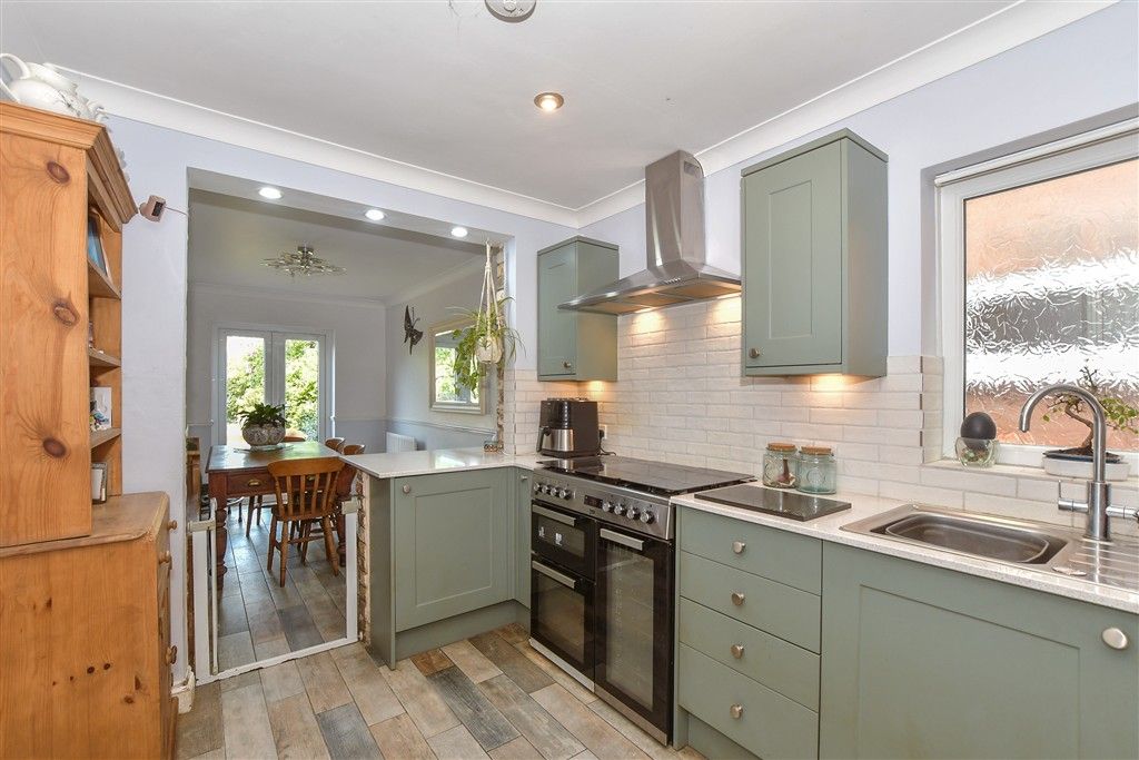 Property photo 3 of 17 Kitchen