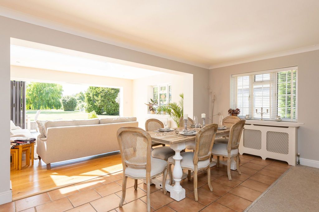 Property photo 3 of 49