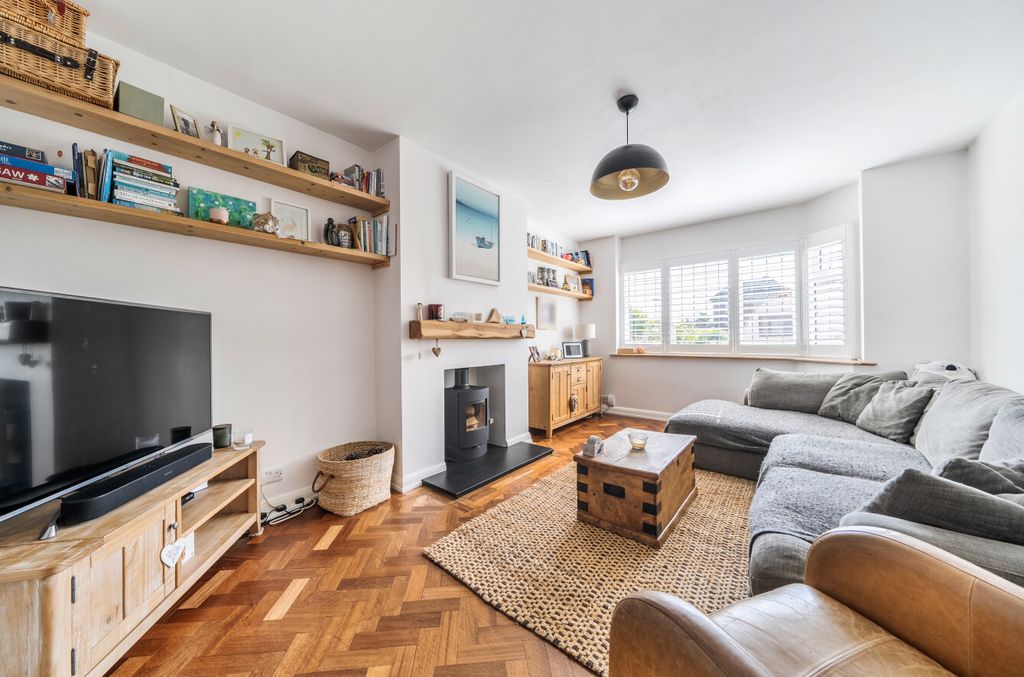 Property photo 2 of 23 1472145-17-6A287d...