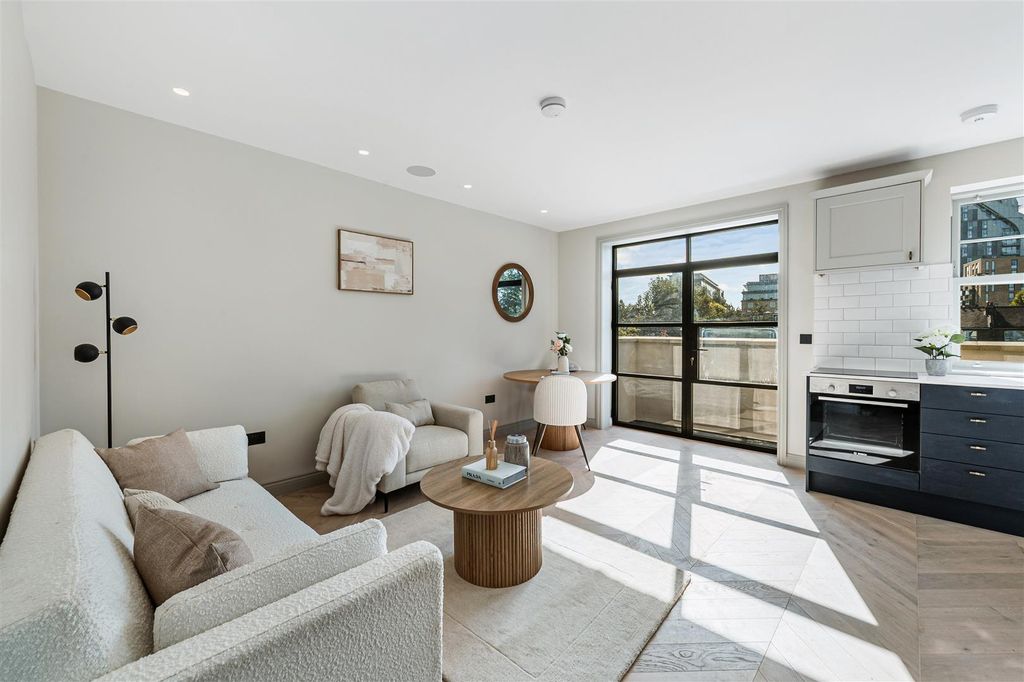 Property photo 2 of 11 Flat 6, 63 Gordon Road-1.Jpg