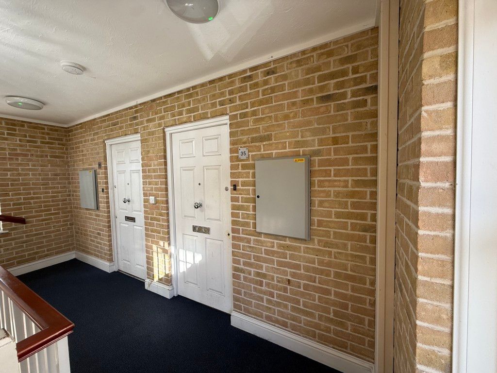 Property photo 3 of 12 Shot Showing Private Access To Apartment
