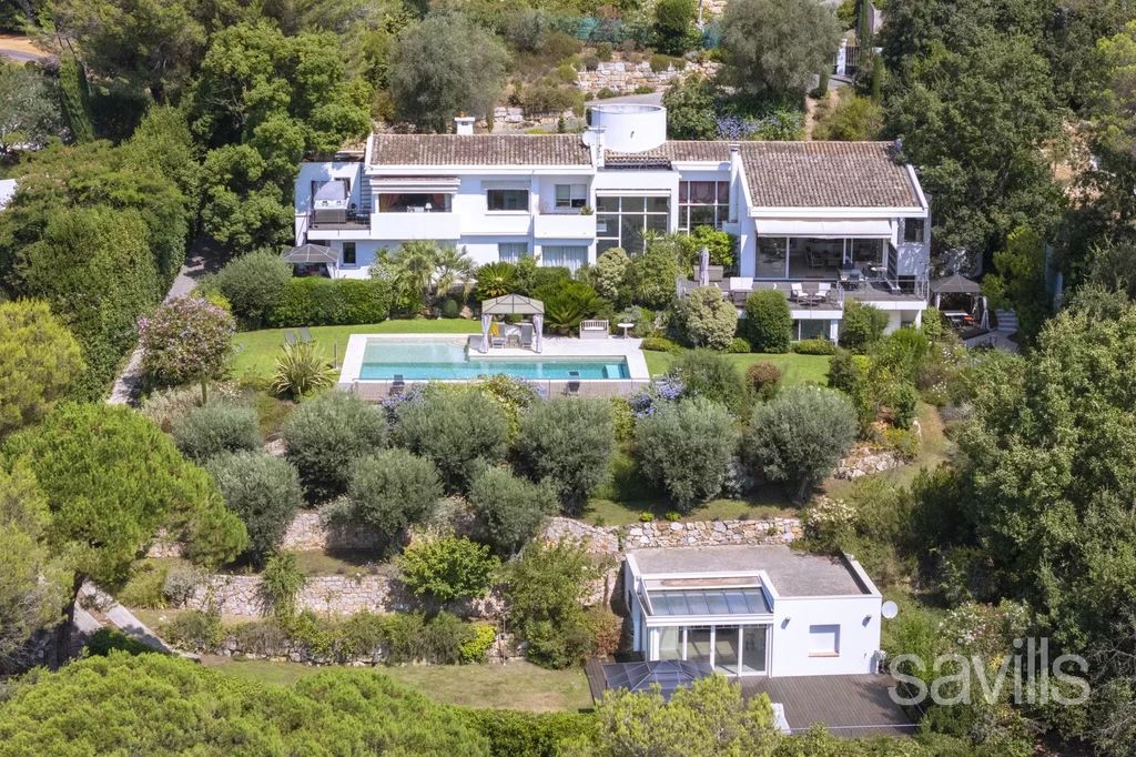 Property photo 1 of 10 Exclusive. Spacious Property In A Private Estate.