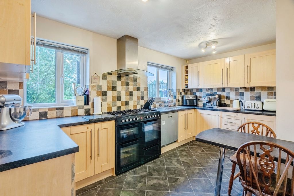 Property photo 3 of 27 Photo