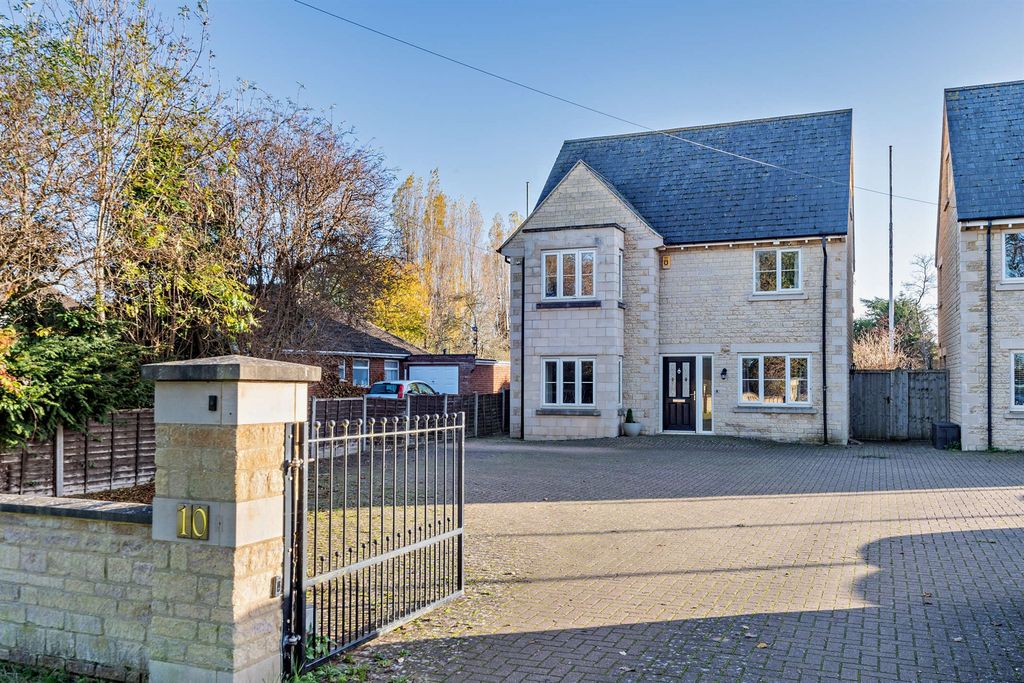 Property photo 1 of 18