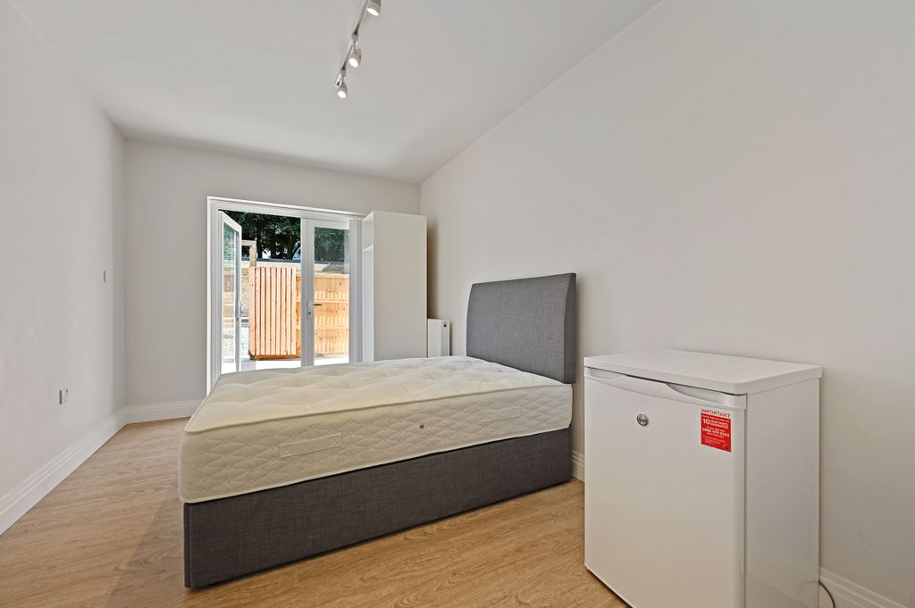 Property photo 1 of 7 Cs - 142 Hagden Lane - Studio 3 A3 (1).Jpg