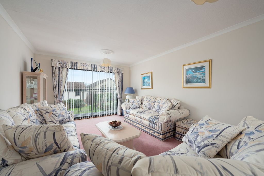 Property photo 2 of 32