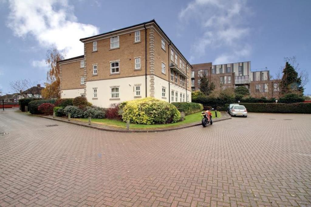 Property photo 1 of 7 Modern Two-Bedroom Apartment With En-Suite &amp; Parking Â€“ Prime Hendon Location