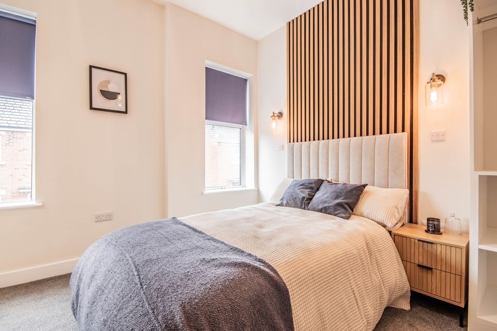 Property photo 1 of 10 E