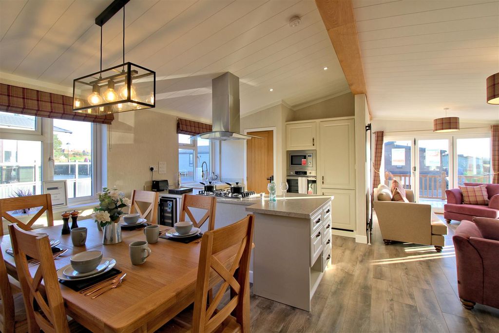 Property photo 3 of 23 Kitchen Dining Area