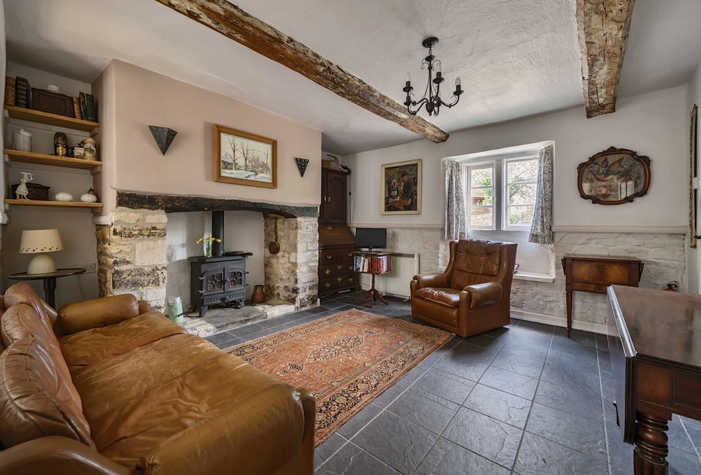 Property photo 1 of 16 Sitting Room