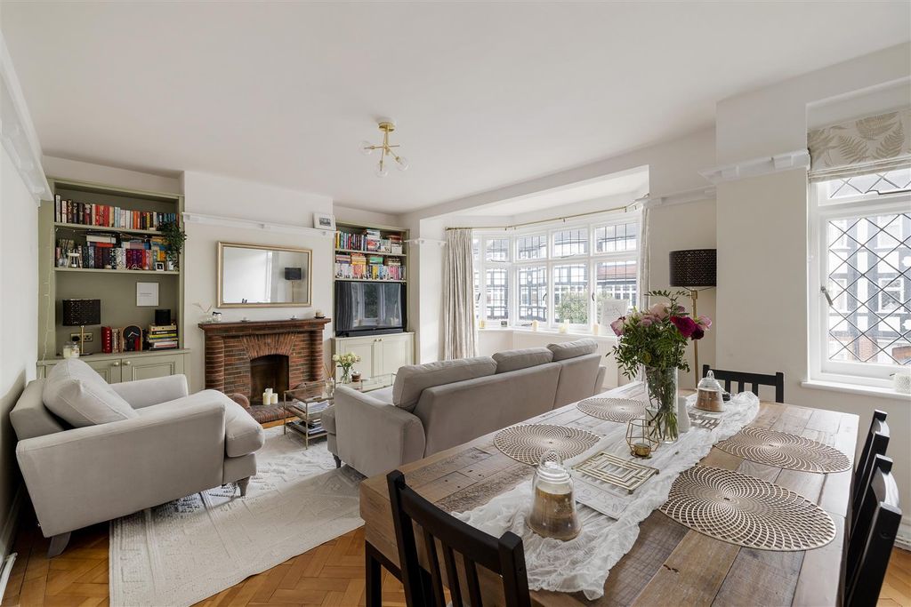 Property photo 2 of 21 Hermon Hill, E11