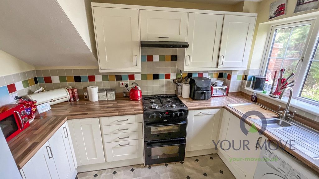 Property photo 3 of 13 Kitchen