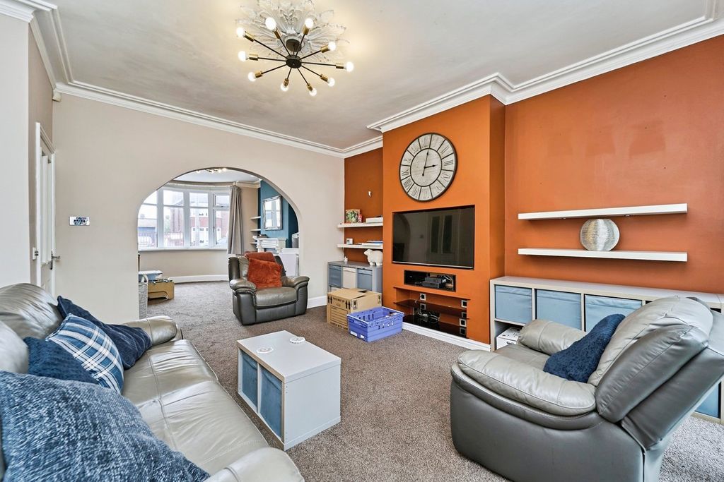Property photo 2 of 25
