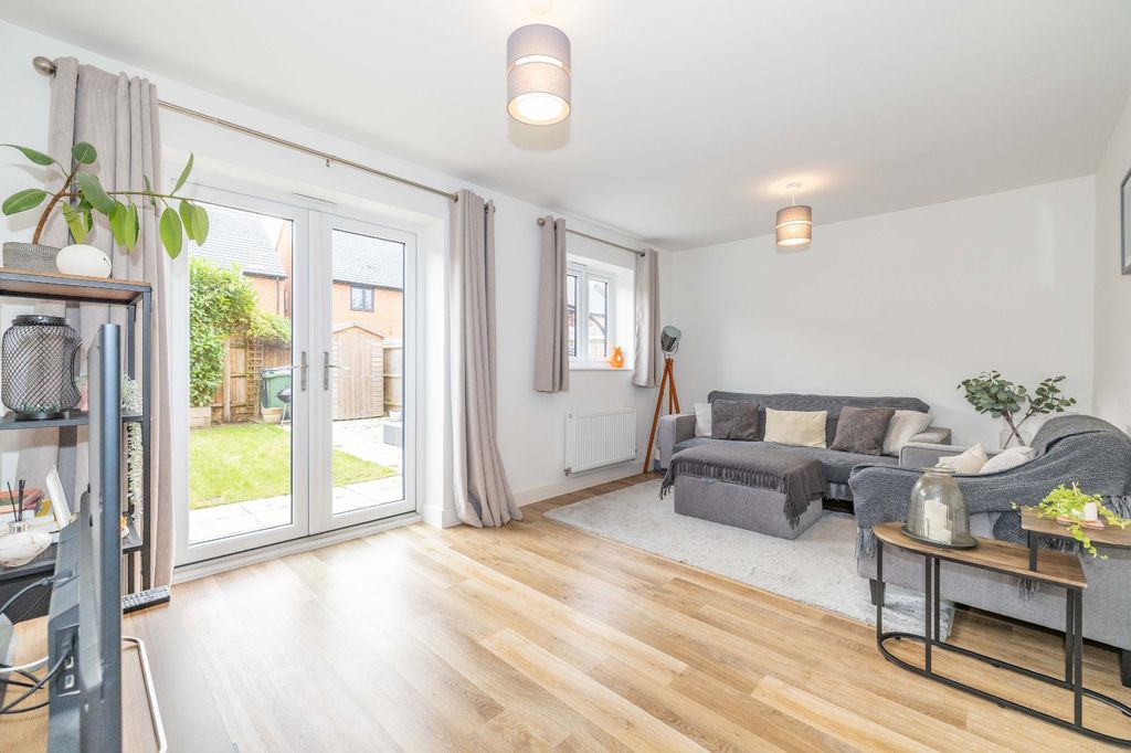 Property photo 3 of 12 Picture 3