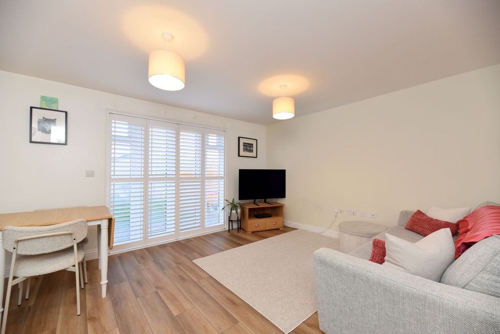 Property photo 2 of 22