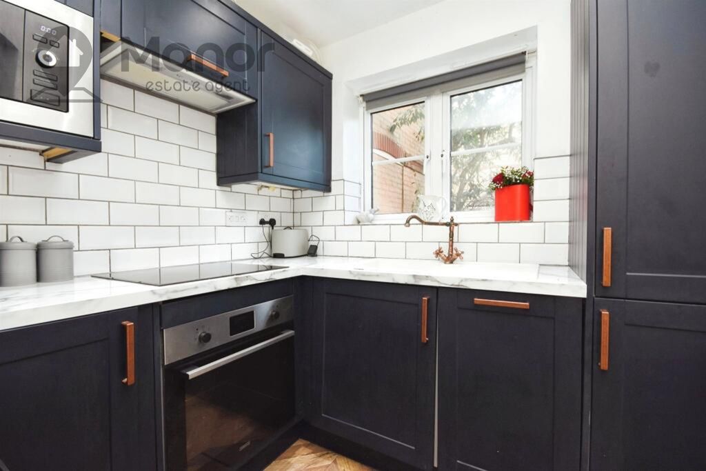 Property photo 2 of 15 Kitchen