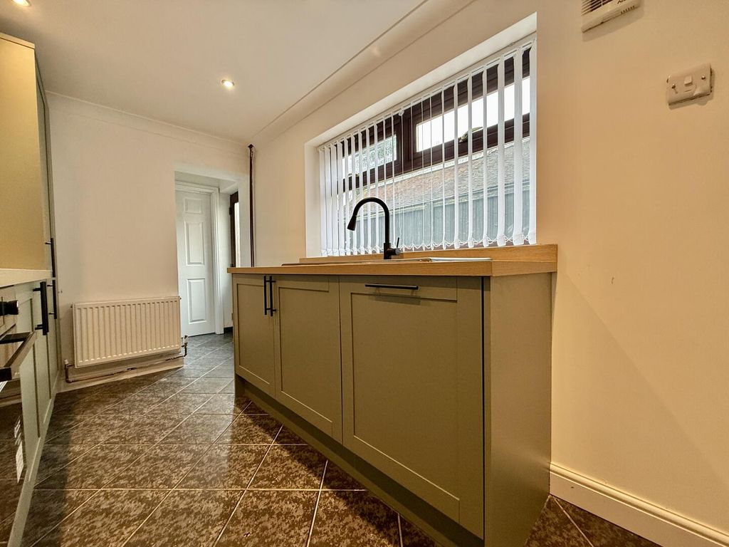 Property photo 3 of 30 Kitchen