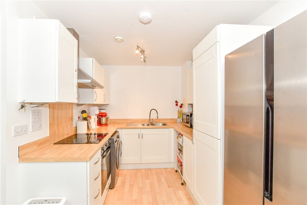 Property photo 3 of 7 Kitchen