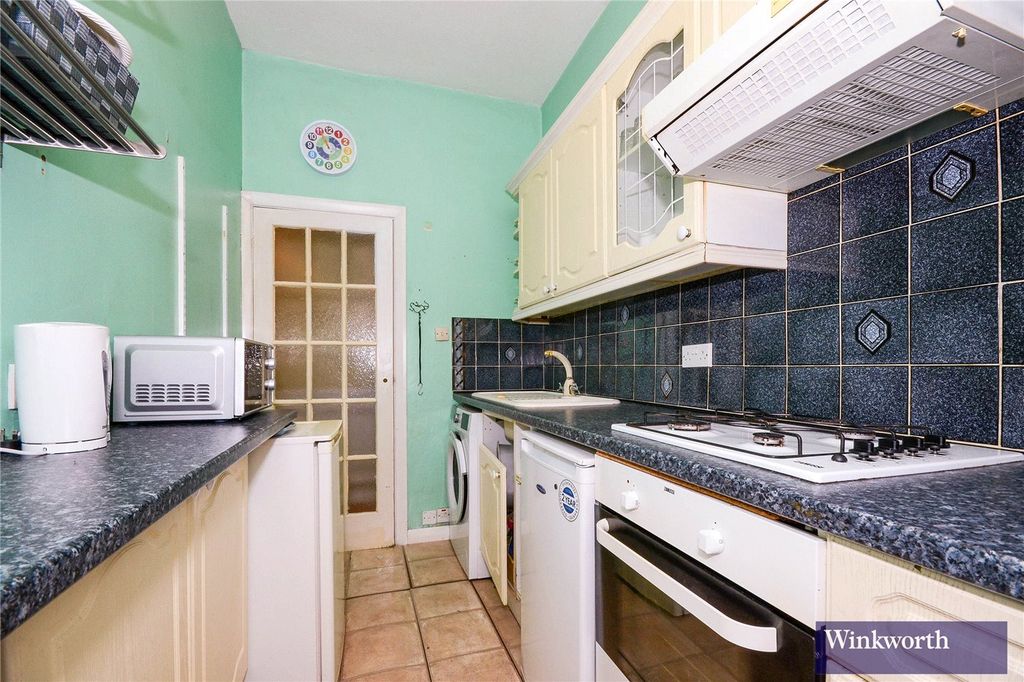 Property photo 3 of 8 Kitchen