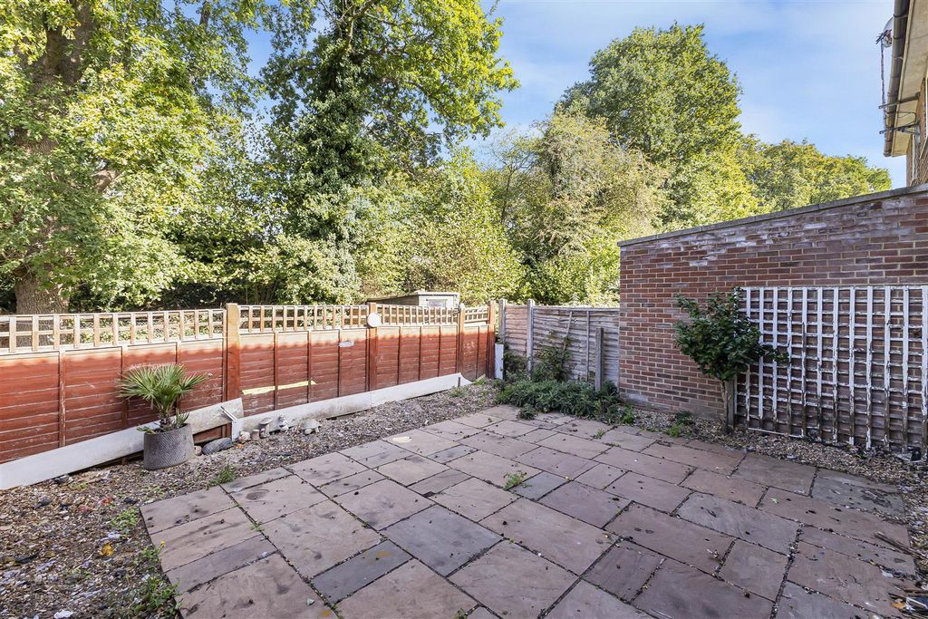 Property photo 3 of 14 Garden