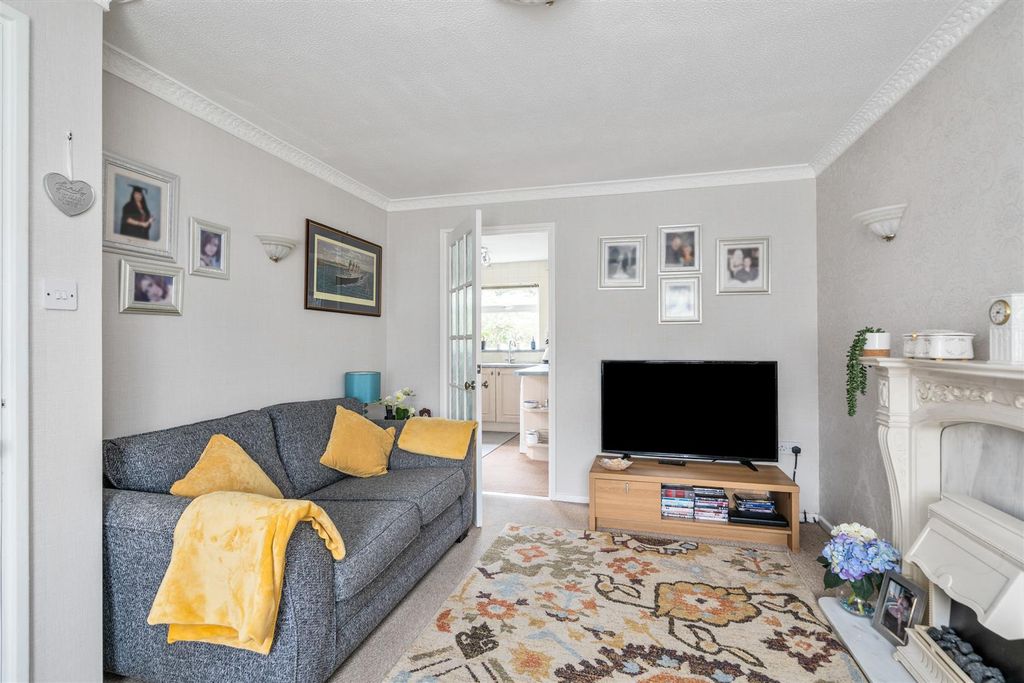 Property photo 3 of 12 25 Rainsbrook Drive_8.Jpg