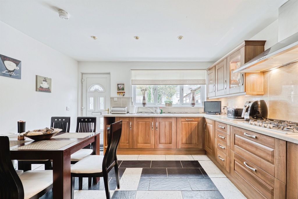 Property photo 3 of 21