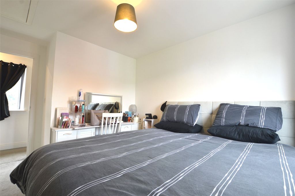 Property photo 2 of 9 Bedroom