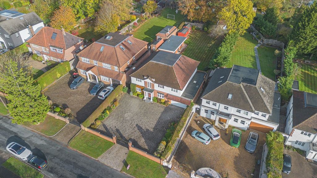 Additional image 36 of 5 bed detached house for saleMymms Drive, Brookmans Park AL9