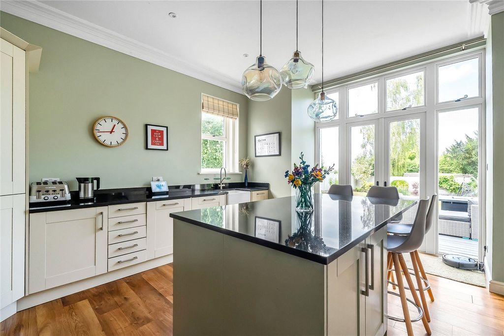 Property photo 3 of 34 Kitchen Island