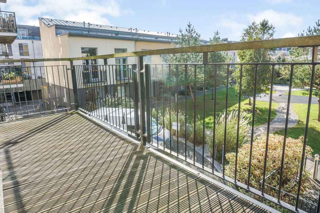 Property photo 2 of 11 Balcony