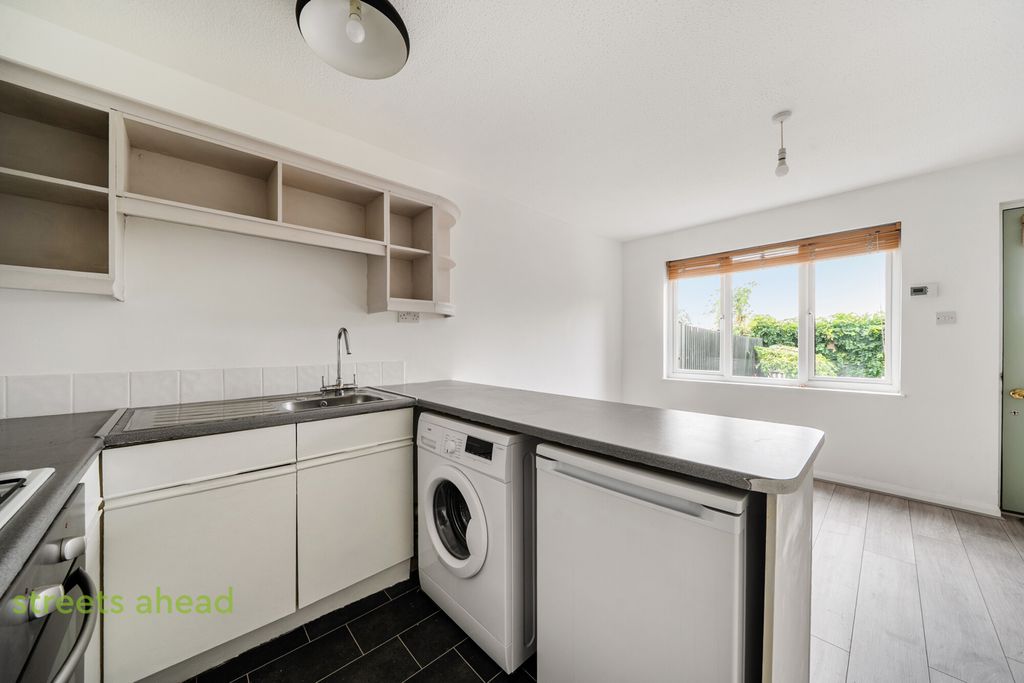 Property photo 3 of 17 A8B63Fd1-8374-40E...